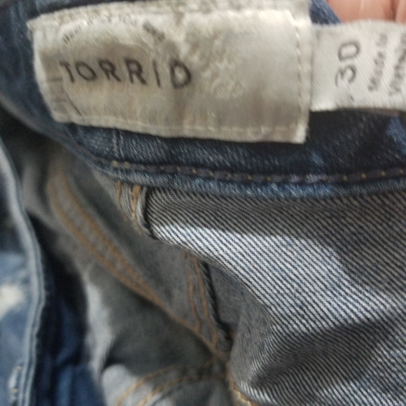 Torrid Distressed Ex Boyfriend Jeans Size 30 - Picture 5 of 6